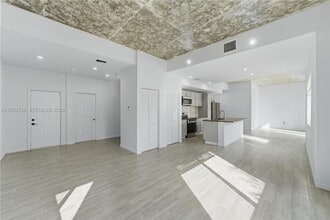 1393 NW 31st Ave in Miami, FL - Building Photo - Building Photo