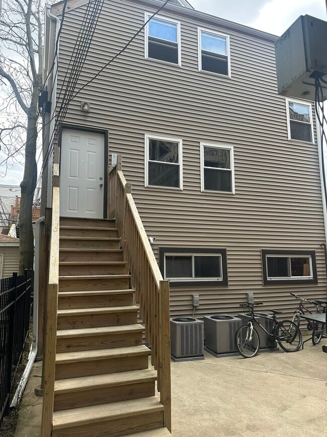 property at 3350 N Kenmore Ave