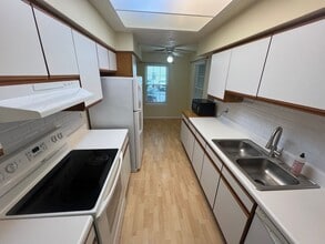 833 Gas Light Ln in Virginia Beach, VA - Building Photo - Building Photo