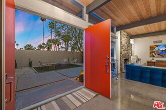 207 N Debby Dr in Palm Springs, CA - Building Photo - Building Photo