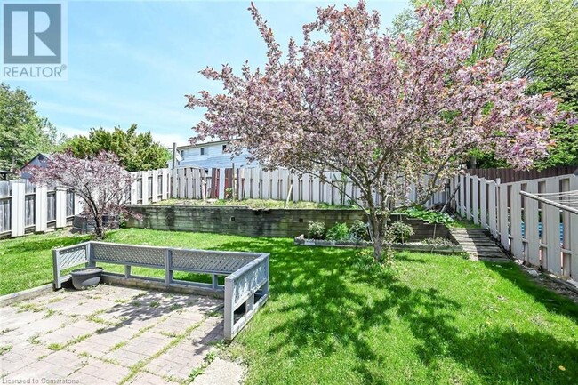 29 Birchcliffe Crescent in Hamilton, ON - Building Photo - Building Photo