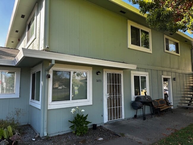 1483 Guerneville Rd in Santa Rosa, CA - Building Photo - Building Photo