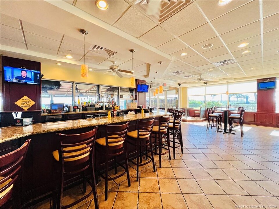 9800 S Ocean Dr in Jensen Beach, FL - Building Photo