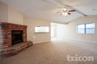 12558 Chalmette St in Houston, TX - Foto de edificio - Building Photo