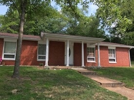 108 Lucia Ln in Shiloh, IL - Building Photo