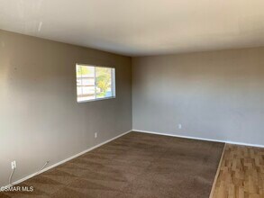 2033 Calle La Sombra in Simi Valley, CA - Building Photo - Building Photo