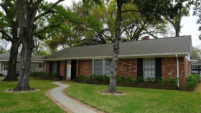 1826 Chimney Rock Rd in Houston, TX - Building Photo - Building Photo