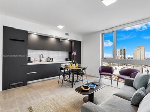 227 NE 2nd St, Unit 2706 in Miami, FL - Building Photo - Building Photo