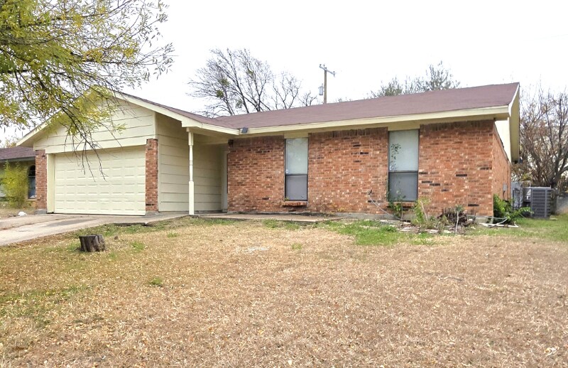 8041 Southbrook Cir in Fort Worth, TX - Building Photo