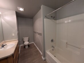 631 W Bakerview Rd in Bellingham, WA - Building Photo - Building Photo