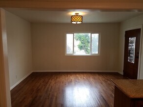 2102 S Palm Grove Ave, Unit 2102 in Los Angeles, CA - Building Photo - Building Photo
