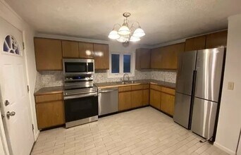 1 Woodbine St in Milton, MA - Building Photo - Building Photo