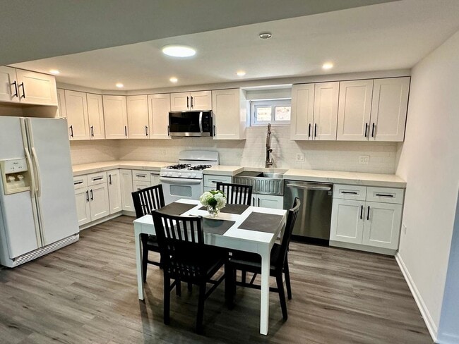 7854 W Cahill Terrace in Chicago, IL - Building Photo - Building Photo