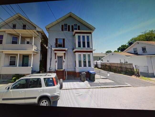 31 Heath St, Unit 2nd and 3rd floor 6 bed in Providence, RI - Building Photo - Building Photo