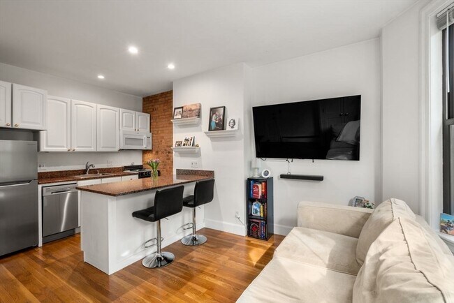 20 Concord Sq, Unit 2 in Boston, MA - Building Photo - Building Photo