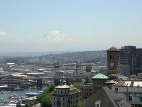 Bella On Broadway in Tacoma, WA - Building Photo - Building Photo