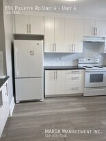 896 Pillette Rd in Windsor, ON - Building Photo