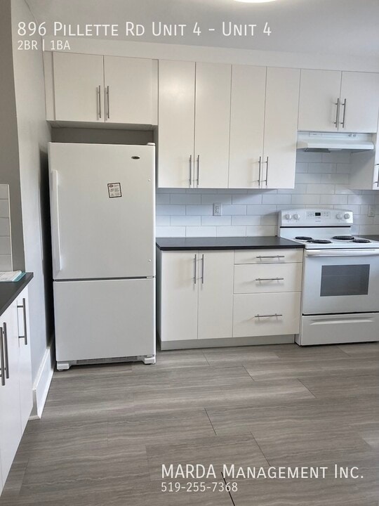 896 Pillette Rd in Windsor, ON - Building Photo