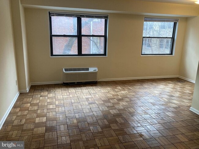 1801 Clydesdale Pl NW