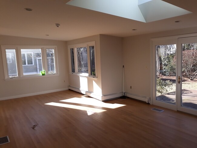 133 Winslow Rd in Newton, MA - Building Photo - Building Photo