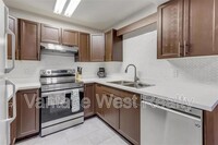 3115-3115 De Montreuil Ct in Kelowna, BC - Building Photo - Building Photo