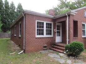324 W McCubbins St in Salisbury, NC - Building Photo