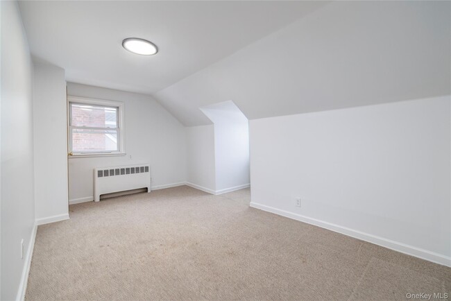 44 Jefferson Ave in Lynbrook, NY - Building Photo - Building Photo