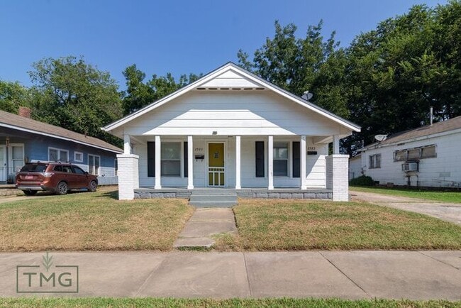 property at 2523 E 7th St