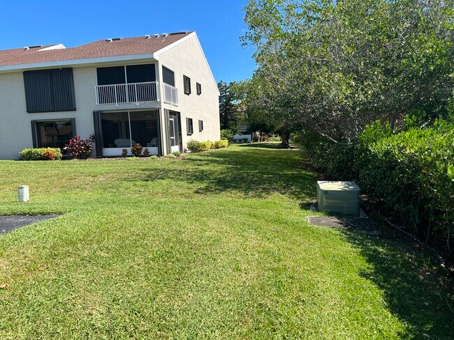 3215 S Lakeview Cir in Fort Pierce, FL - Building Photo - Building Photo