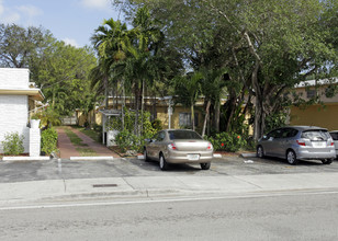 Mass Apartments in North Miami, FL - Foto de edificio - Building Photo