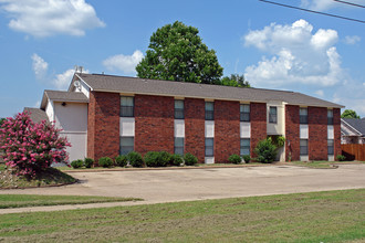 The Cedars in Fort Smith, AR - Foto de edificio - Building Photo