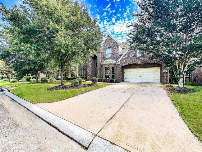 property at 135 E Canyon Wren Cir