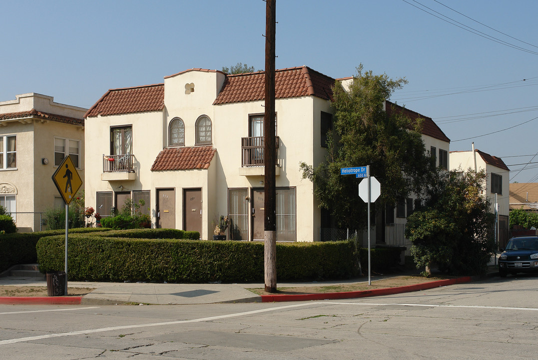 875 N Heliotrope Dr in Los Angeles, CA - Building Photo