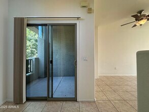 280 S Evergreen Rd in Tempe, AZ - Foto de edificio - Building Photo