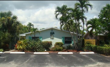 812 NE 8th Ave in Delray Beach, FL - Building Photo - Building Photo