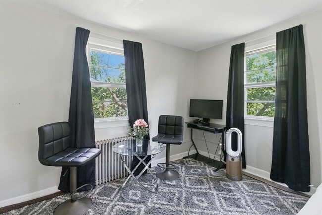 42 Newman Rd, Unit #3 in Malden, MA - Foto de edificio - Building Photo