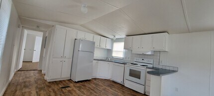 649 Trollingwood Hawfields Rd in Mebane, NC - Building Photo - Building Photo