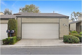 24802 Leto Cir in Mission Viejo, CA - Building Photo - Building Photo