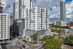 Vista Grande Apartments in Miami, FL - Building Photo
