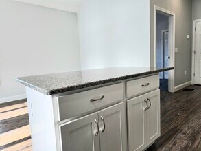 2 Railroad Ave in Merrimack, NH - Foto de edificio - Building Photo