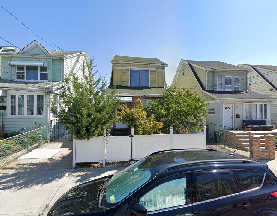 8837 187th St in Queens, NY - Building Photo
