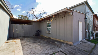 301 E Fayle St in Baytown, TX - Building Photo - Building Photo