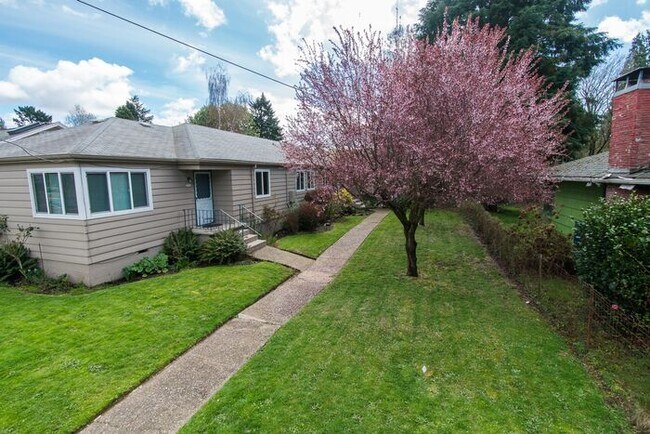 3968 SE Gladstone St in Portland, OR - Building Photo - Building Photo
