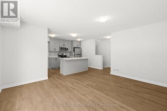 1108 Creekway Private in Ottawa, ON - Building Photo - Building Photo