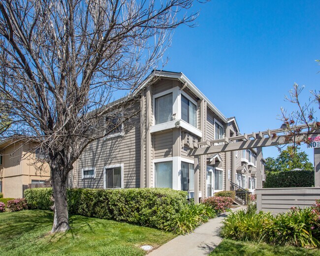 3223 Clayton Rd in Concord, CA - Building Photo - Building Photo