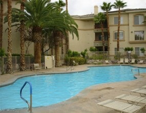 7139 S Durango Dr in Las Vegas, NV - Building Photo - Building Photo