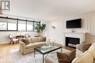 55 A Avenue Rd in Toronto, ON - Building Photo - Building Photo