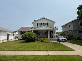 6107 Greene Dr in Brook Park, OH - Building Photo