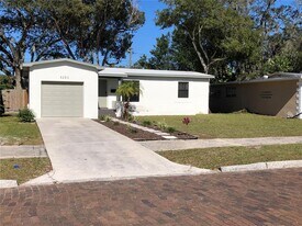 5253 2nd Ave N in St. Petersburg, FL - Building Photo