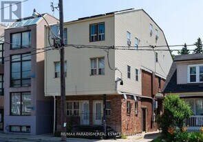 869 Broadview Ave in Toronto, ON - Building Photo
